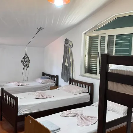 Arka אכסניה שקודר